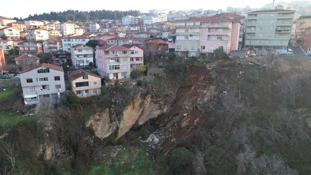 Landslide Triggers Evacuations in Istanbul’s Üsküdar District