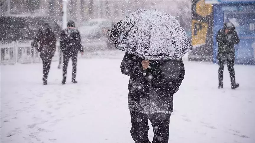 Heavy snowfall forces school closures in over 20 Turkish cities