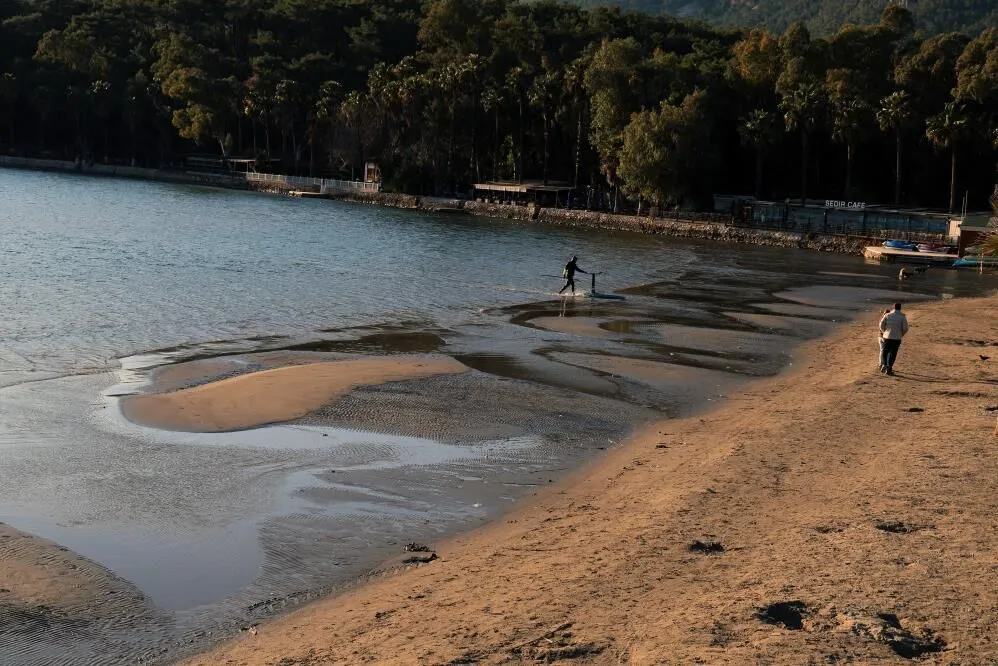 Sea Water Retreats 12 Meters in Akyaka, Raising Concerns