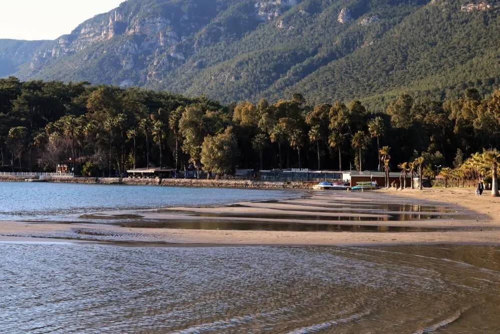 Sea Water Retreats 12 Meters in Akyaka, Raising Concerns