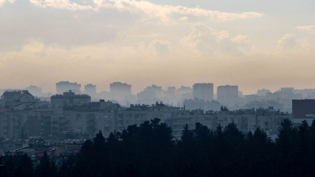 Air pollution exceeds safe limits for 204 days in Türkiye's Antalya