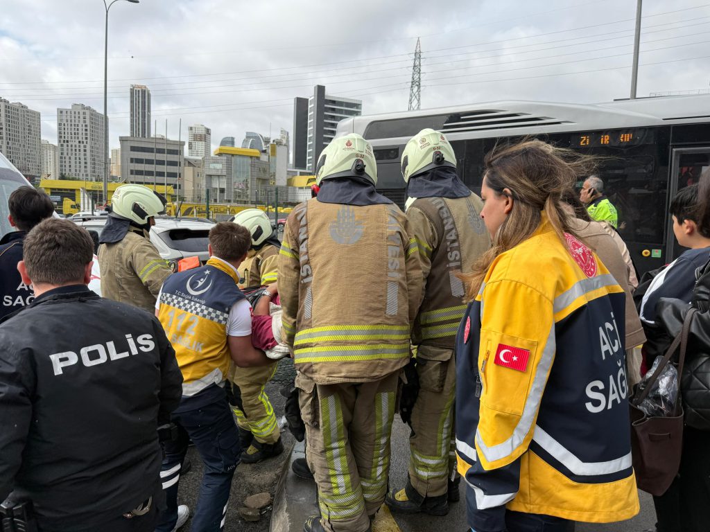 1 dead, 20 injured in harrowing Metrobus crash in Istanbul