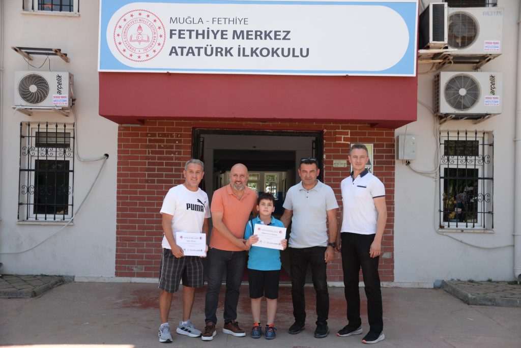Fethiyespor Presents Plaques and Participation Certificates to Schools Following Youth Tournament