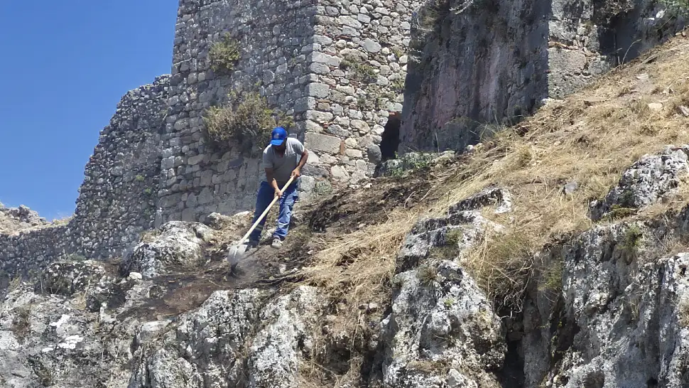 Small-Scale Fire Near Amintas Rock Tombs Quickly Contained