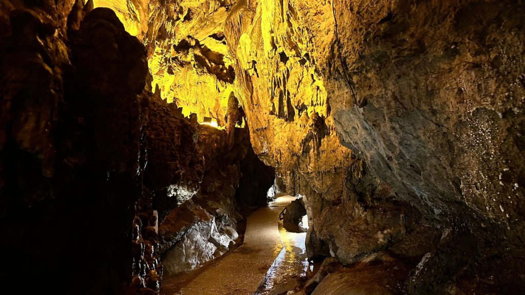 Zindan Cave