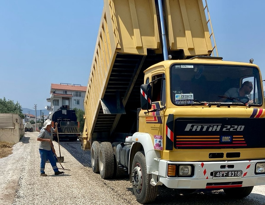 Fethiye Belediyesi Carries Out Asphalt Work in Karaçulha and Çamköy