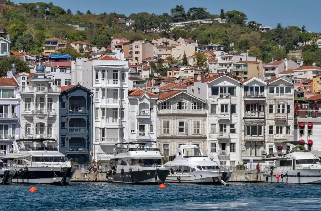 Demolition Orders Issued for Iconic Bosphorus Establishments Over Illegal Modifications