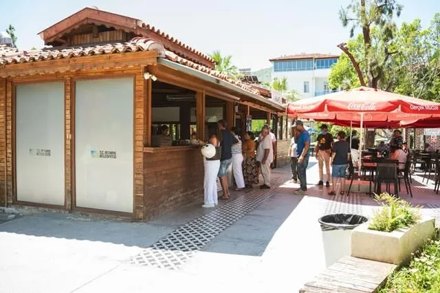 Fethiye Stands Out Amid Sky-High Coastal Prices: 5 TL Tea, 300 TL Sunbeds, and Free Beach Access