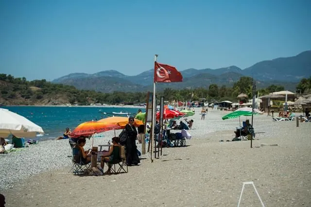 Fethiye Stands Out Amid Sky-High Coastal Prices: 5 TL Tea, 300 TL Sunbeds, and Free Beach Access