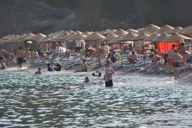 Kumburnu Nature Park Sees Peak Season Crowds as Ölüdeniz Tourism Surges