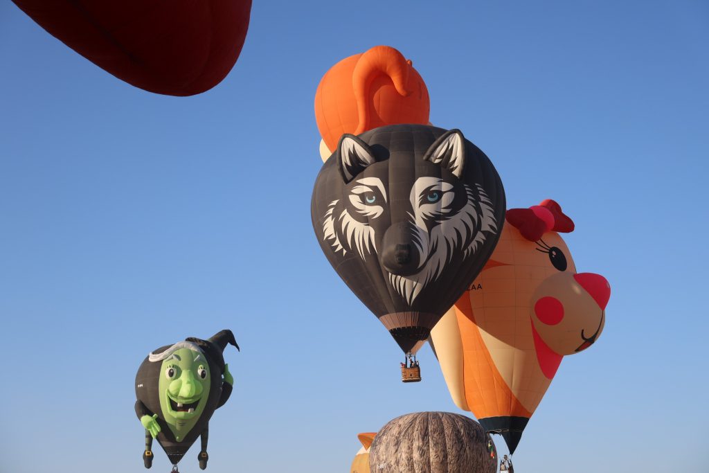 Colorful hot air balloons fill Cappadocia skies at Nevşehir festival
