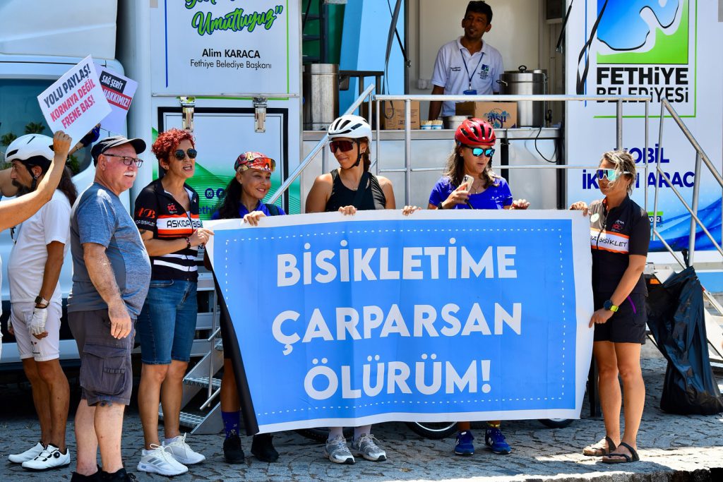 Cyclists Ride to Fethiye Courthouse in Memory of İlker Muallim and Özgür Alka