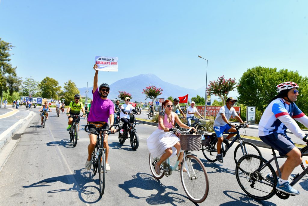 Cyclists Ride to Fethiye Courthouse in Memory of İlker Muallim and Özgür Alka