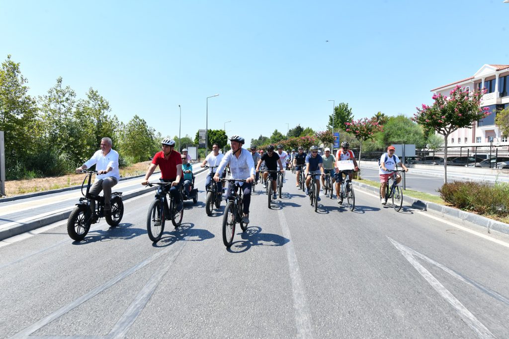 Cyclists Ride to Fethiye Courthouse in Memory of İlker Muallim and Özgür Alka