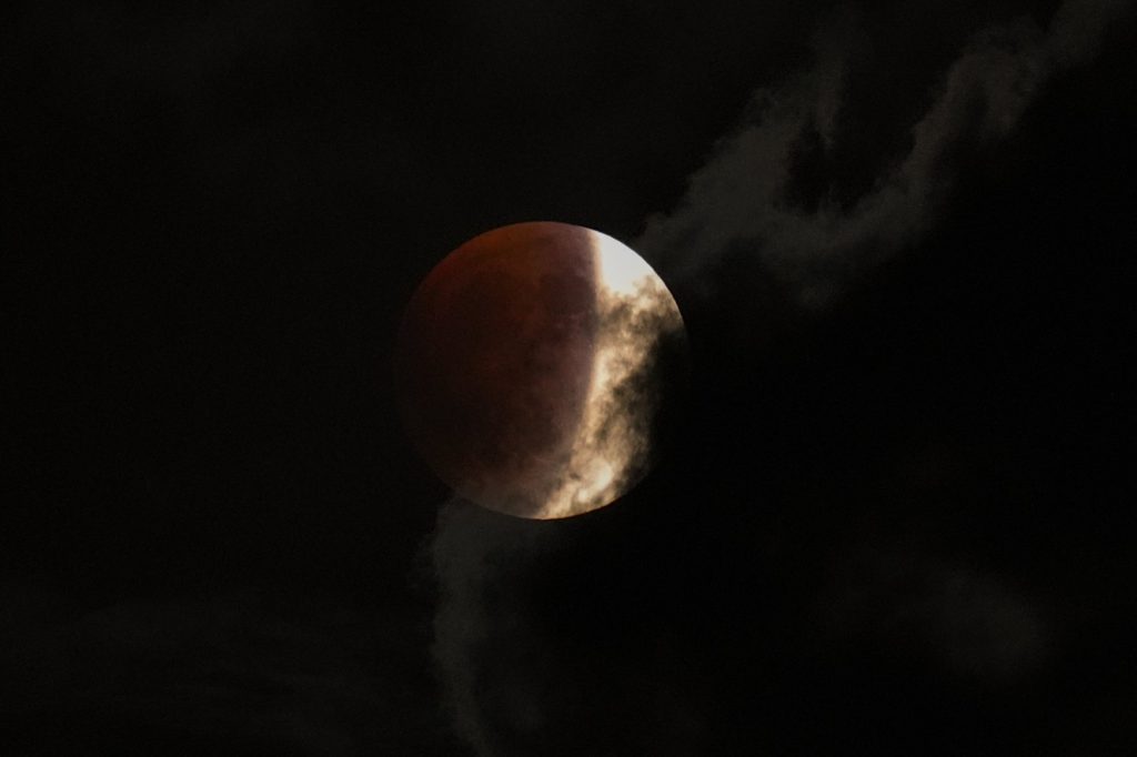 Blood Moon Lunar Eclipse Mesmerises Sky-Watchers in Turkey