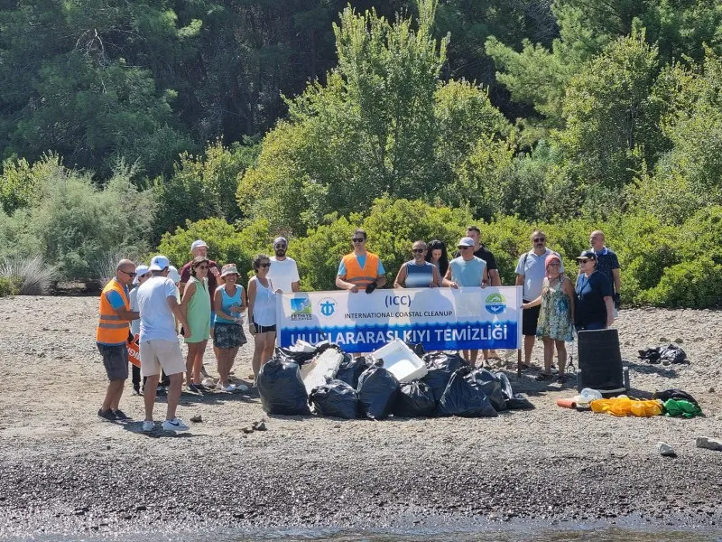 Fethiye Volunteers Tackle Island Waste for Coastal Cleanup Day