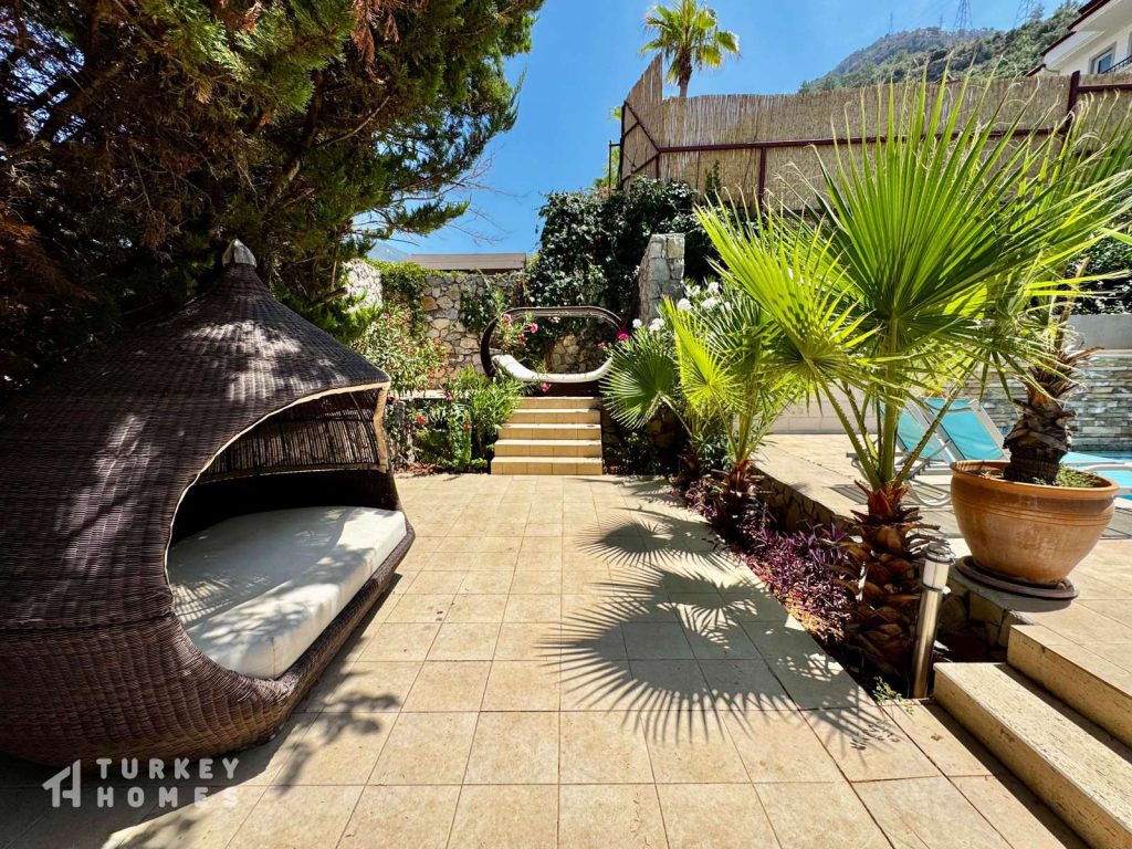 3-bed triplex villa