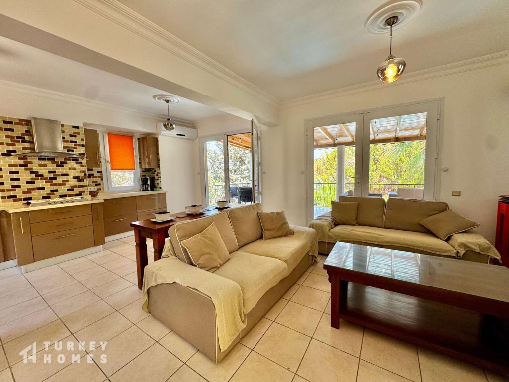 3-bed triplex villa