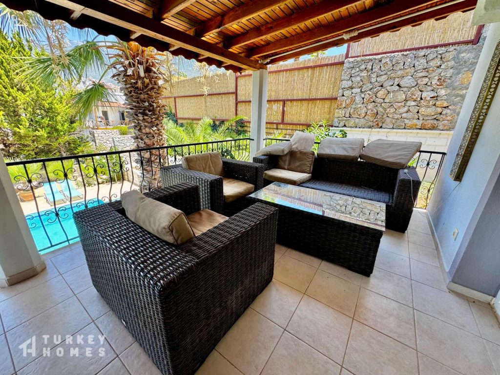3-bed triplex villa
