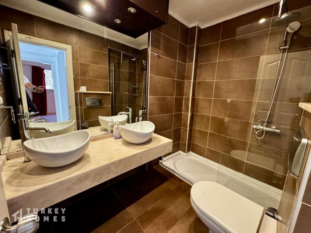 3-bed triplex villa