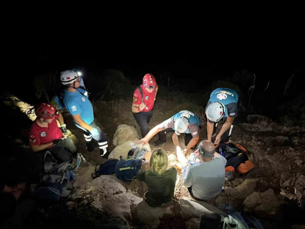 Three People Stranded on the Lycian Way Rescued by JAK and UMKE Teams