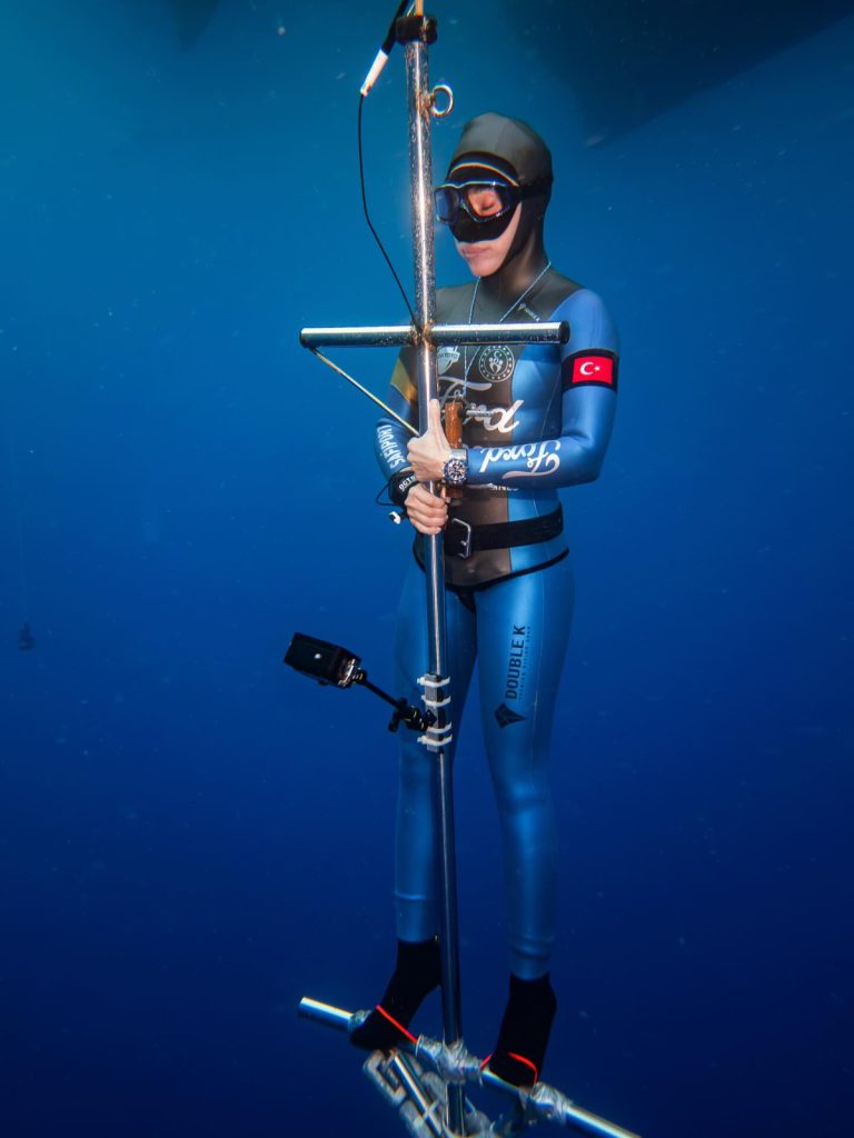 Şahika Ercümen Breaks Her Own World Record with 107-Meter Dive in Antalya’s Kaş