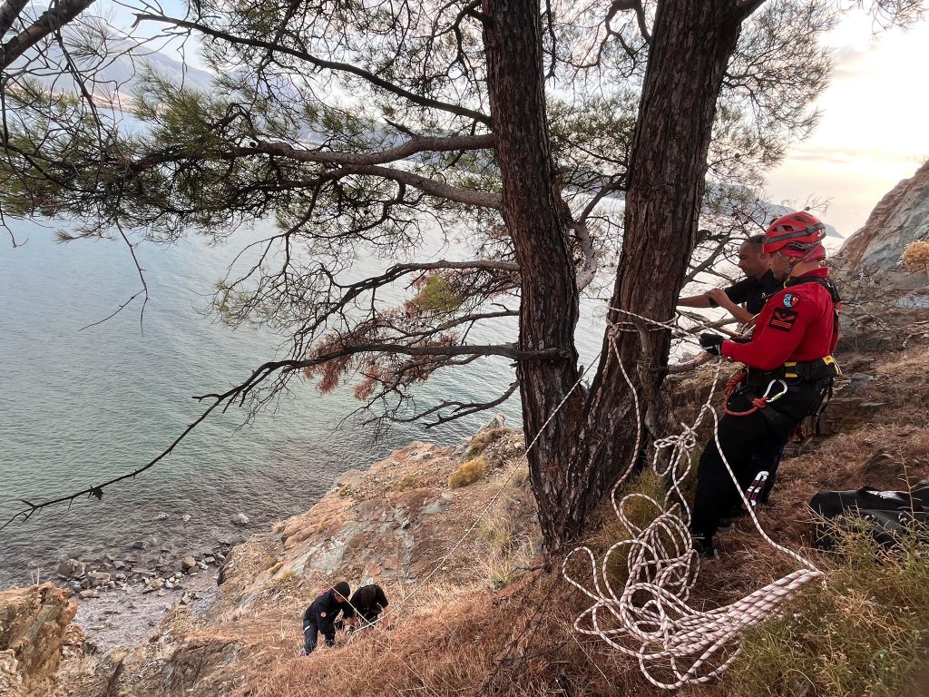 JAK and UMKE Teams Mobilized for Person Who Fell on Lycian Way in Fethiye