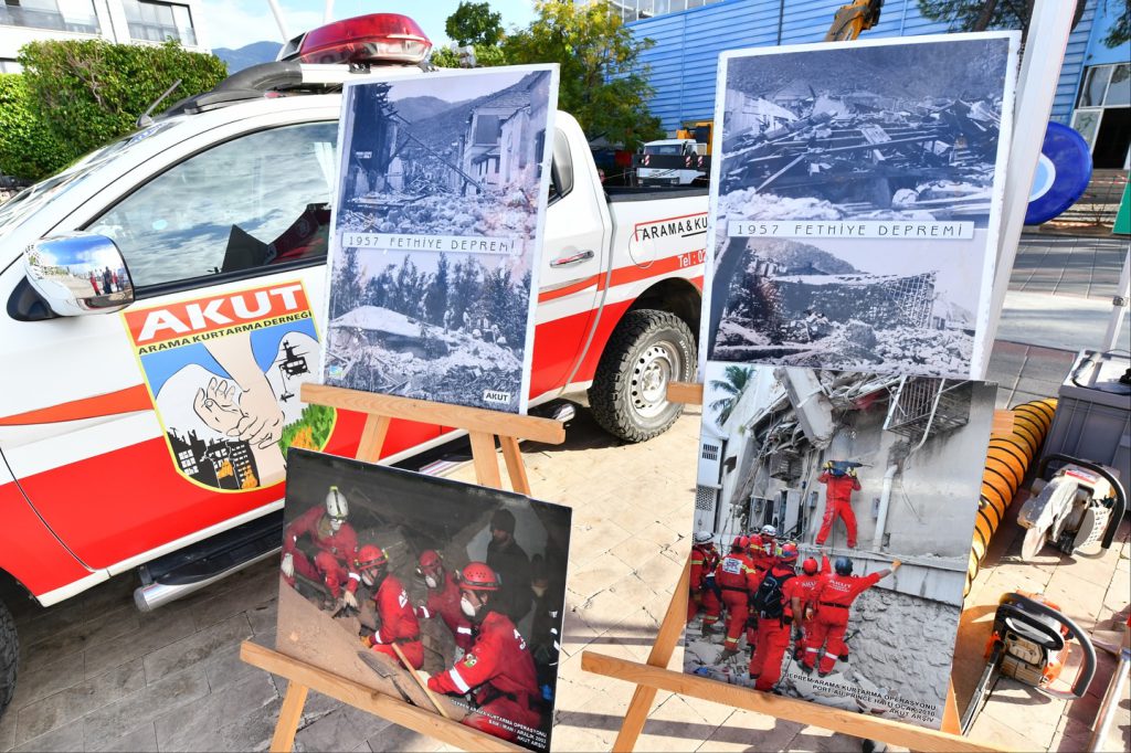 “Disaster Preparedness” Booth Raises Awareness in Beşkaza Square
