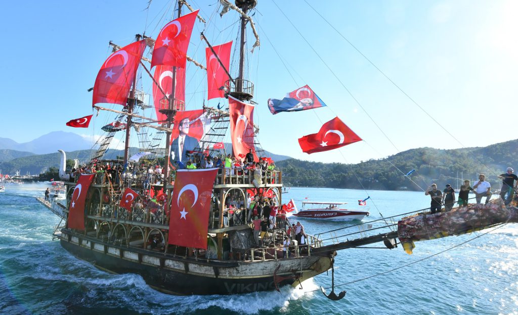 Fethiye Marks 102nd Anniversary of the Republic with Joyous Celebrations