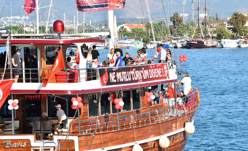 Fethiye Marks 102nd Anniversary of the Republic with Joyous Celebrations