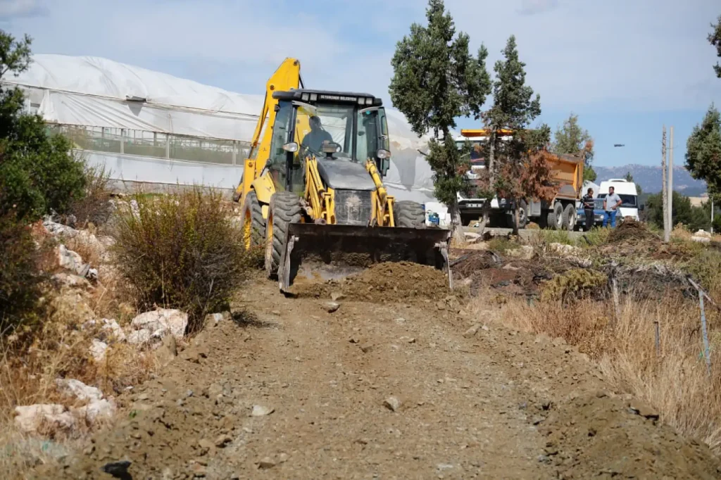 Seydikemer Municipality Accelerates Road Maintenance Ahead of Winter