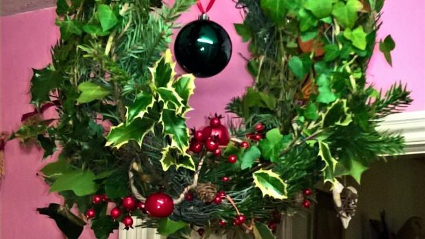 Making a Cornish Kissing Wreath