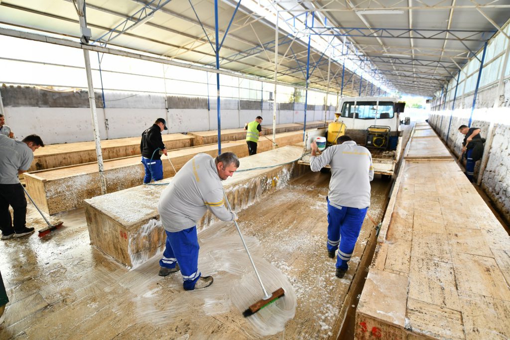 Producers’ Market Undergoes Extensive Cleaning