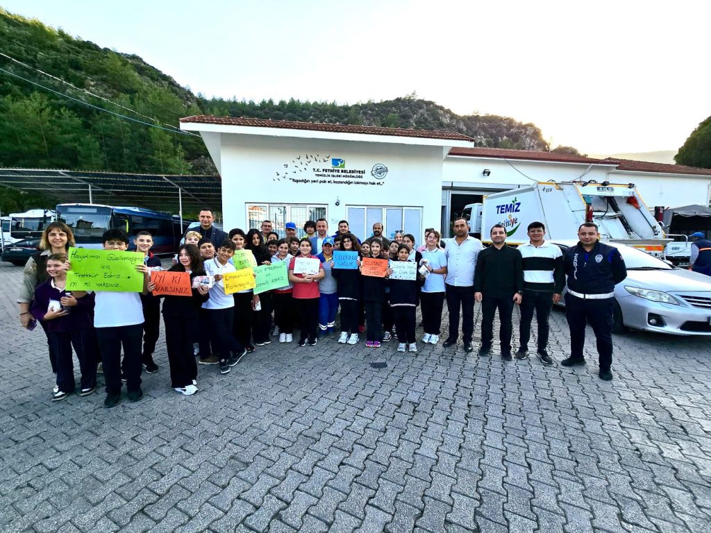 Students Visit Cleaning Services Directorate for Environmental Awareness