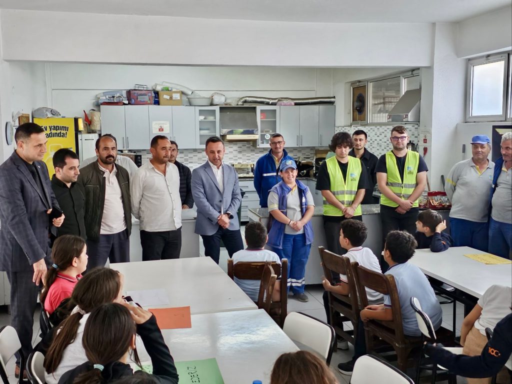 Students Visit Cleaning Services Directorate for Environmental Awareness