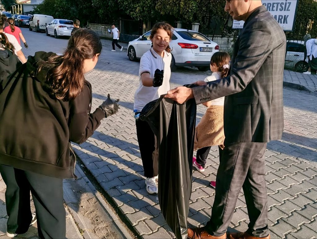 Students Visit Cleaning Services Directorate for Environmental Awareness