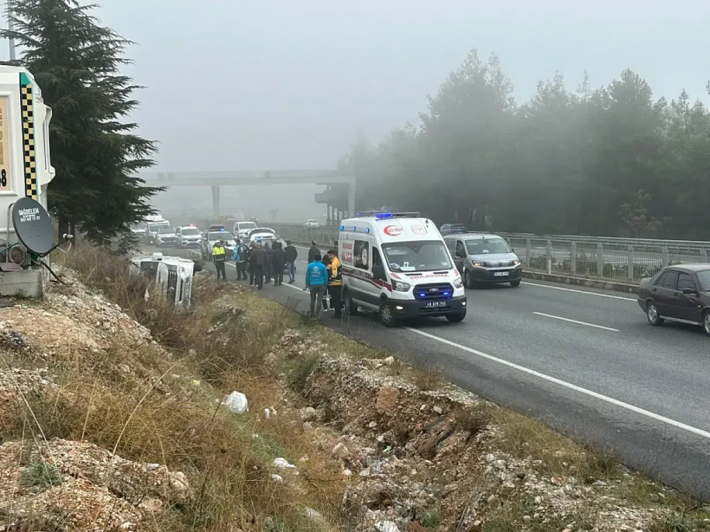 Passenger Minibus Overturns in Menteşe, Leaving 13 Injured