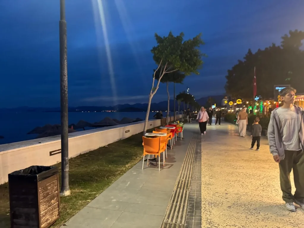 Tables and Chairs Return to Çalış Beach Despite Municipal Ban