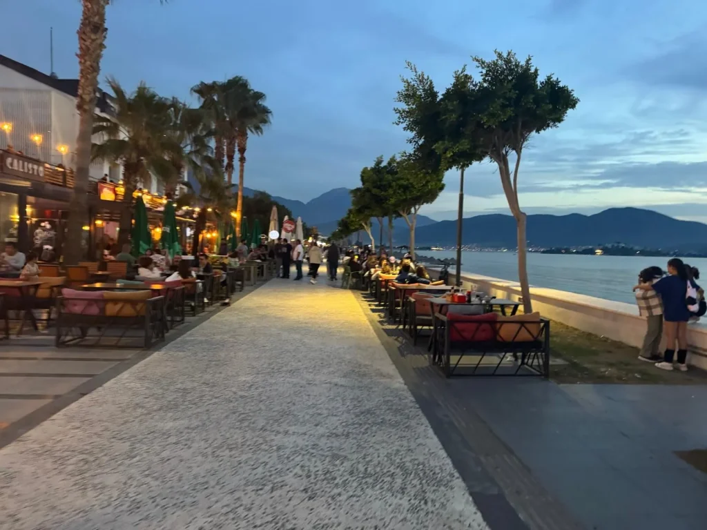 Tables and Chairs Return to Çalış Beach Despite Municipal Ban