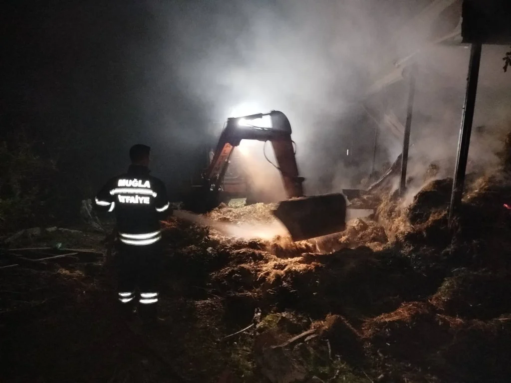 Barn Fire in Seydikemer: 700 Hay Bales Destroyed