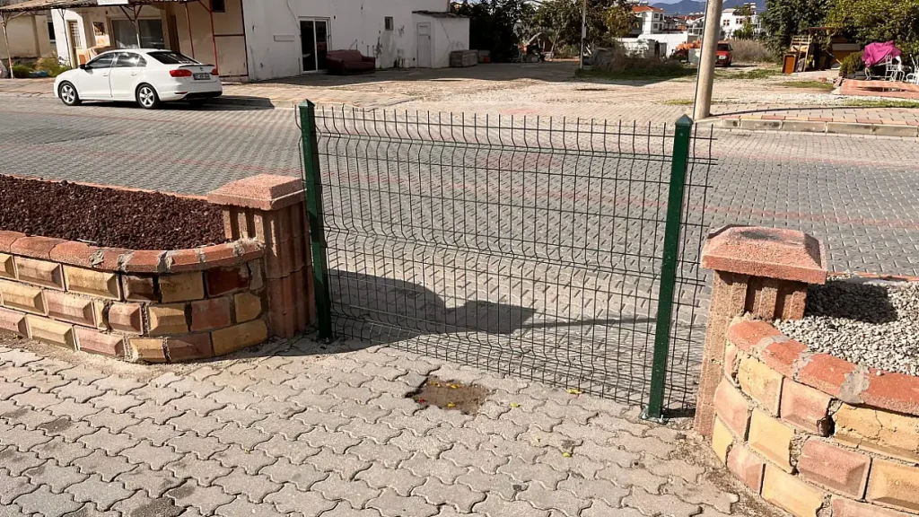 Median Crossings in Fethiye Closed