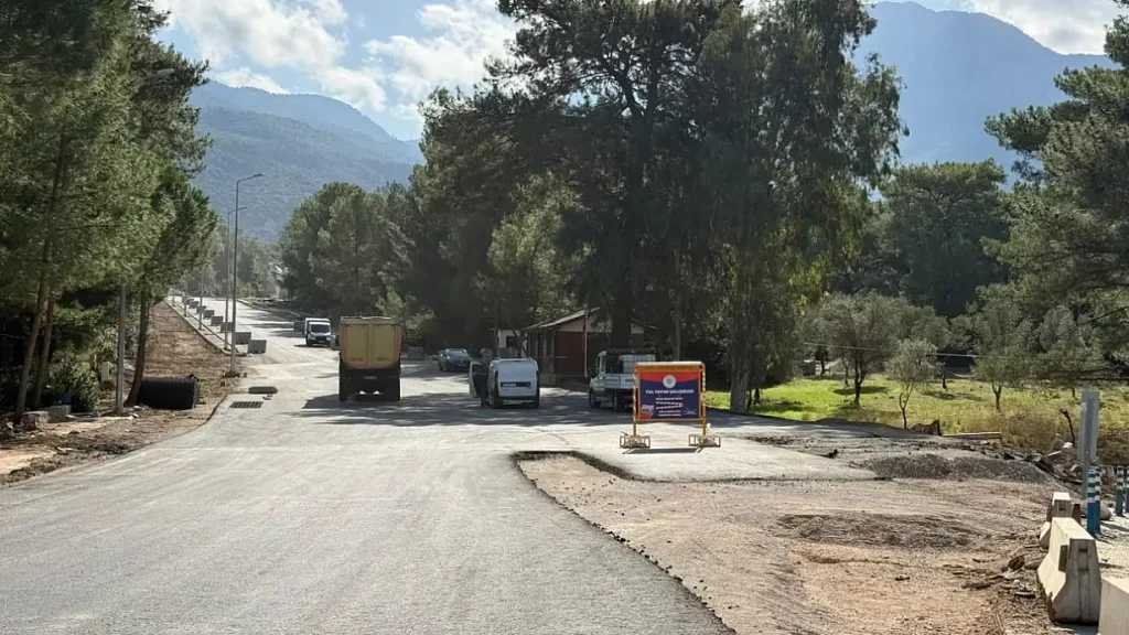 Work continues on the Fethiye-Ölüdeniz road: Traffic is being diverted via an alternative route.