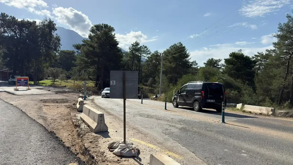 Work continues on the Fethiye-Ölüdeniz road: Traffic is being diverted via an alternative route.