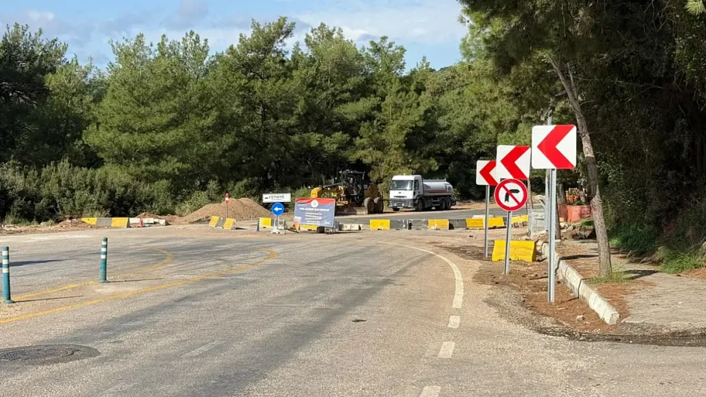 Work continues on the Fethiye-Ölüdeniz road: Traffic is being diverted via an alternative route.