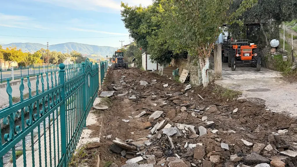 Road Construction Begins Along Canal in Hıdırlık Area