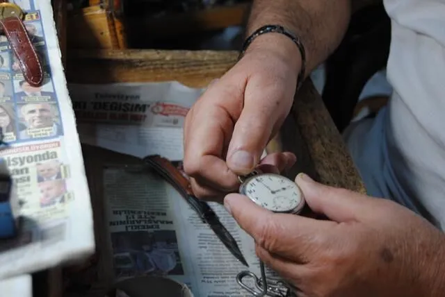 Veteran Watchmaker in Fethiye Keeps 55-Year-Old Craft Alive