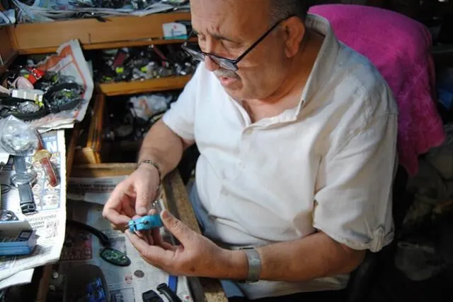 Veteran Watchmaker in Fethiye Keeps 55-Year-Old Craft Alive