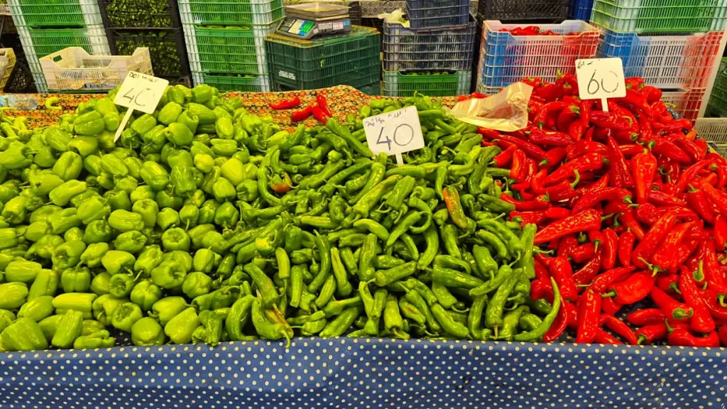 Fethiye Saturday Market Bustles Despite Rain and Cold