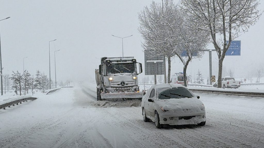 Heavy Snow and Freezing Temperatures Grip Turkey as 2026 Begins