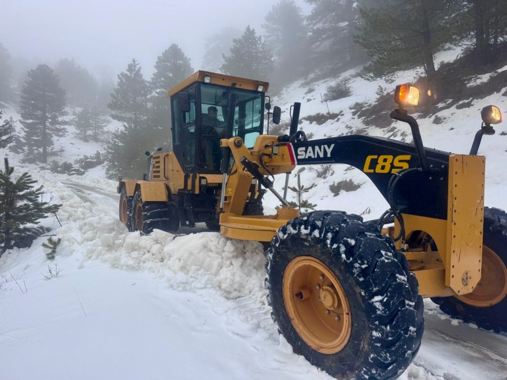 Fethiye Municipality Teams Carry Out Snow Clearance in High-Altitude Neighbourhoods